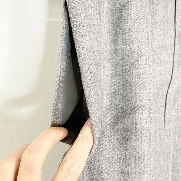 Vintage Valentino Boutique Grey Wool Skirt Logo Button Size 6 (Fits Current 0) - Picture 5 of 9